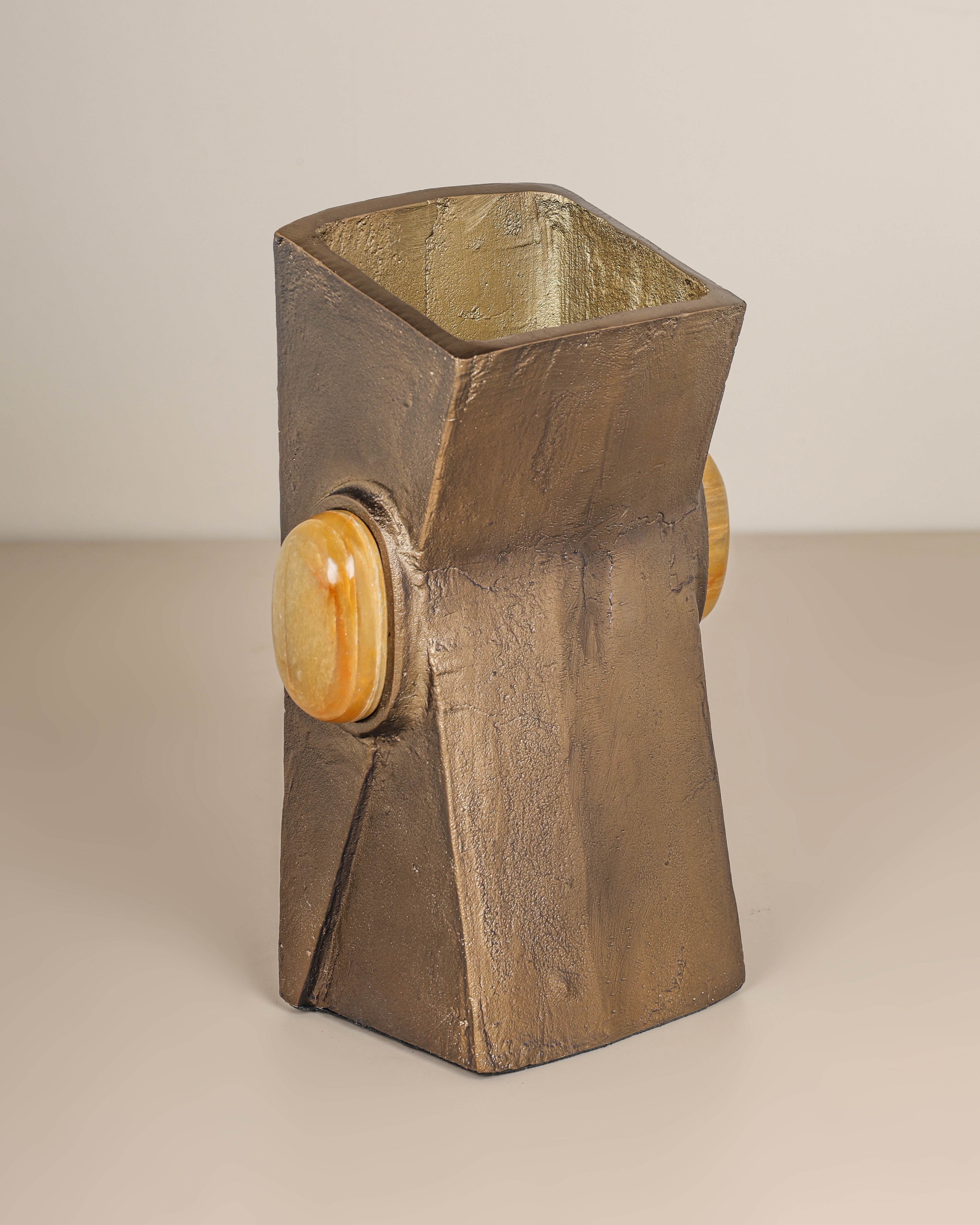 Kyros Table Top Vase
