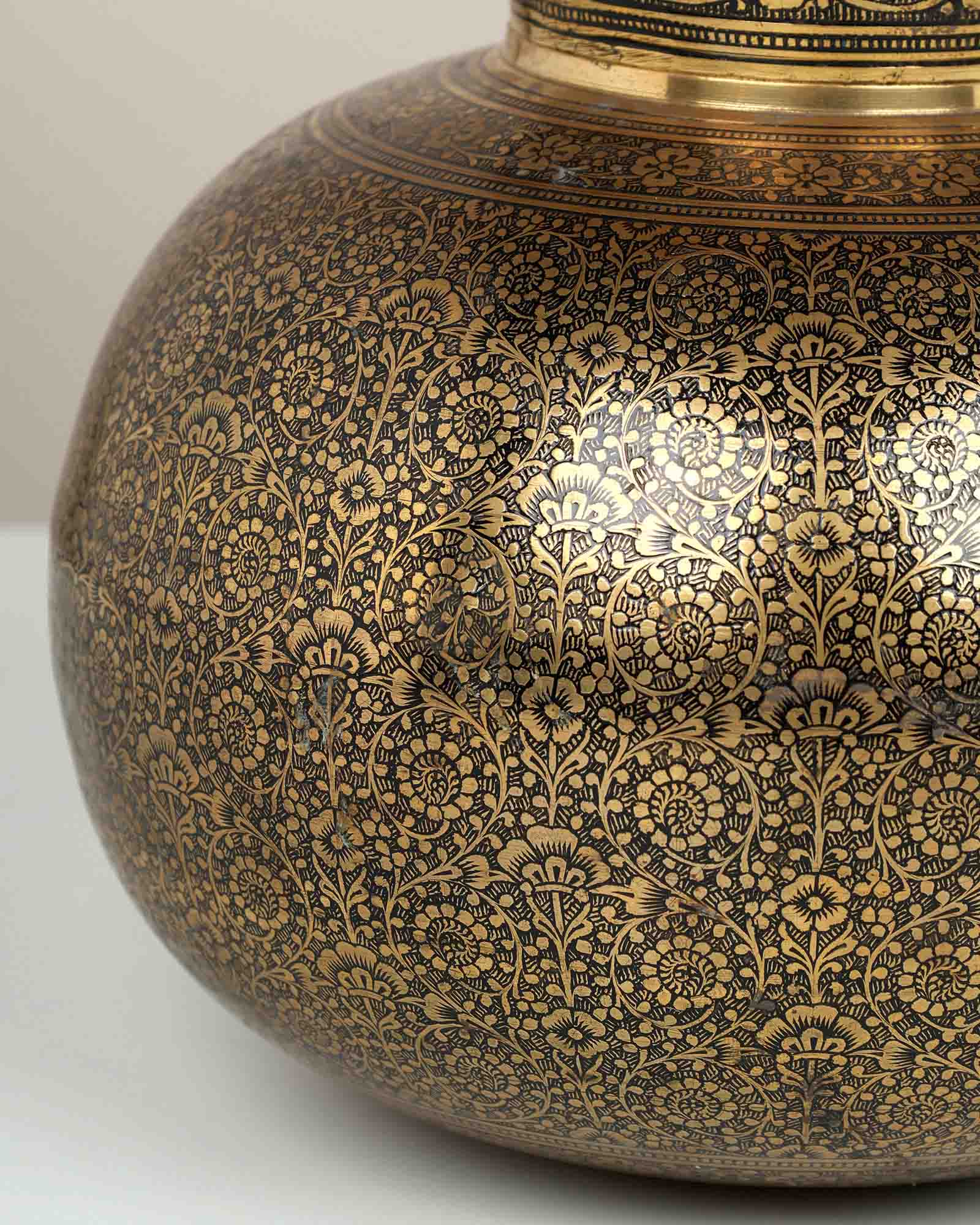 Noor Vase By Dilshad Hussain