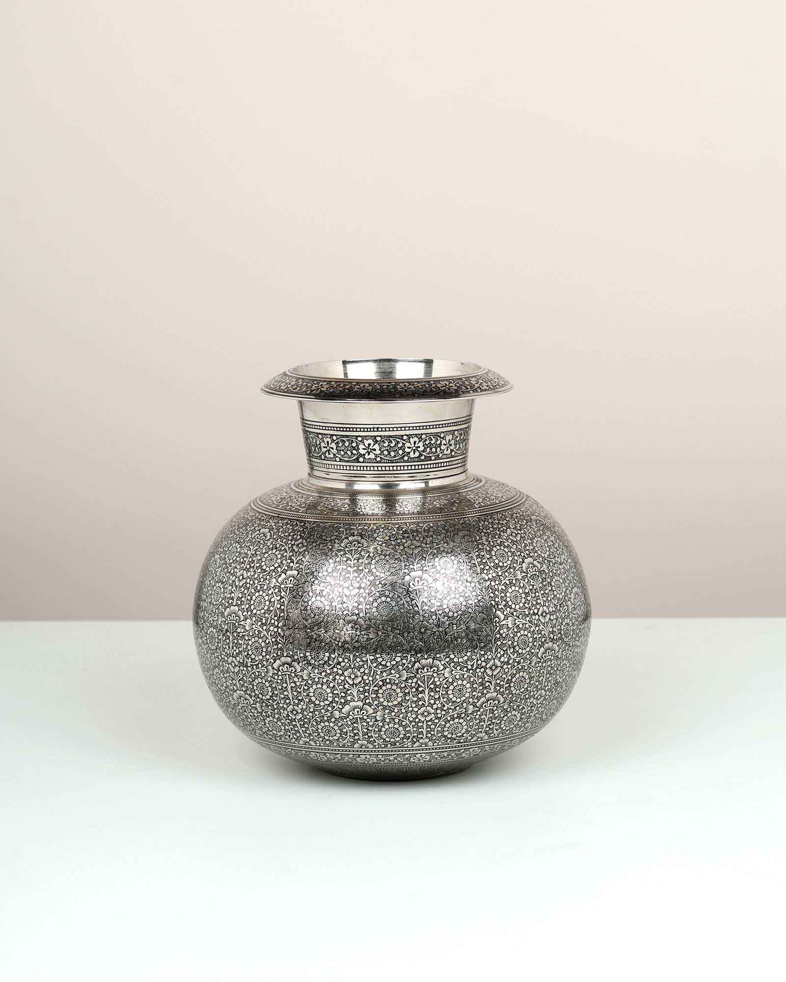 Tvesh Vase By Dilshad Hussain