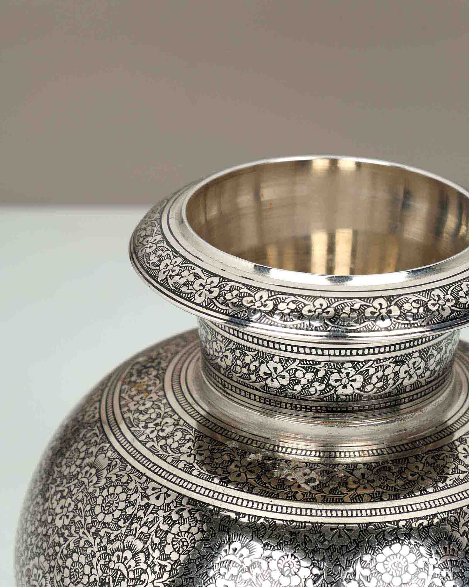 Vana Vase By Dilshad Hussain