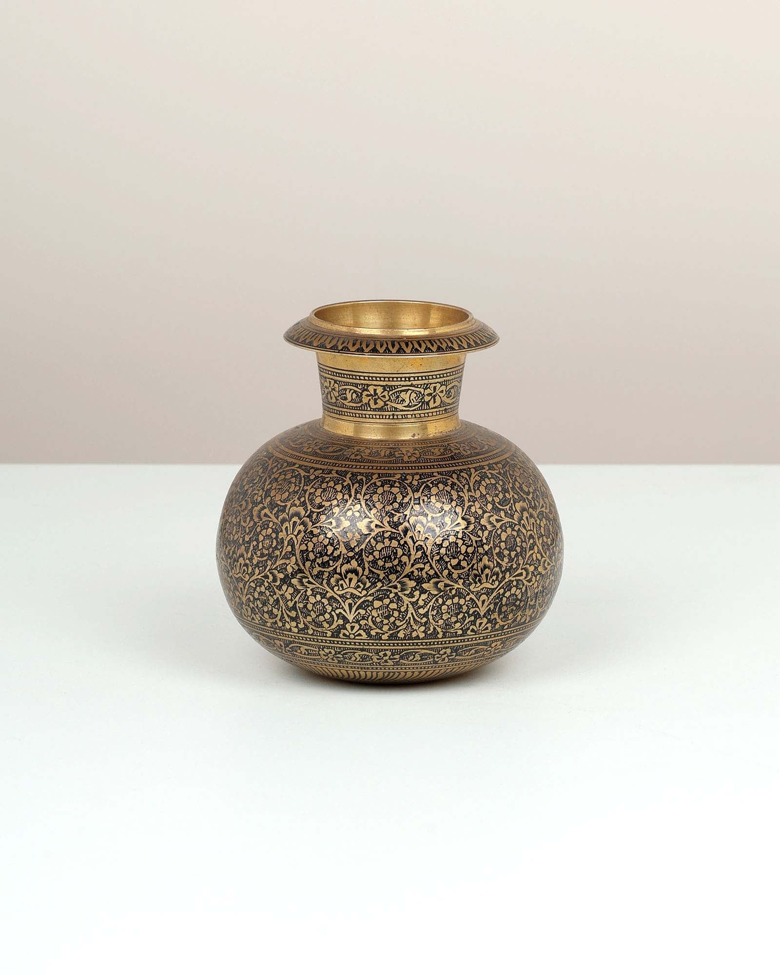 Mehar Vase By Dilshad Hussain
