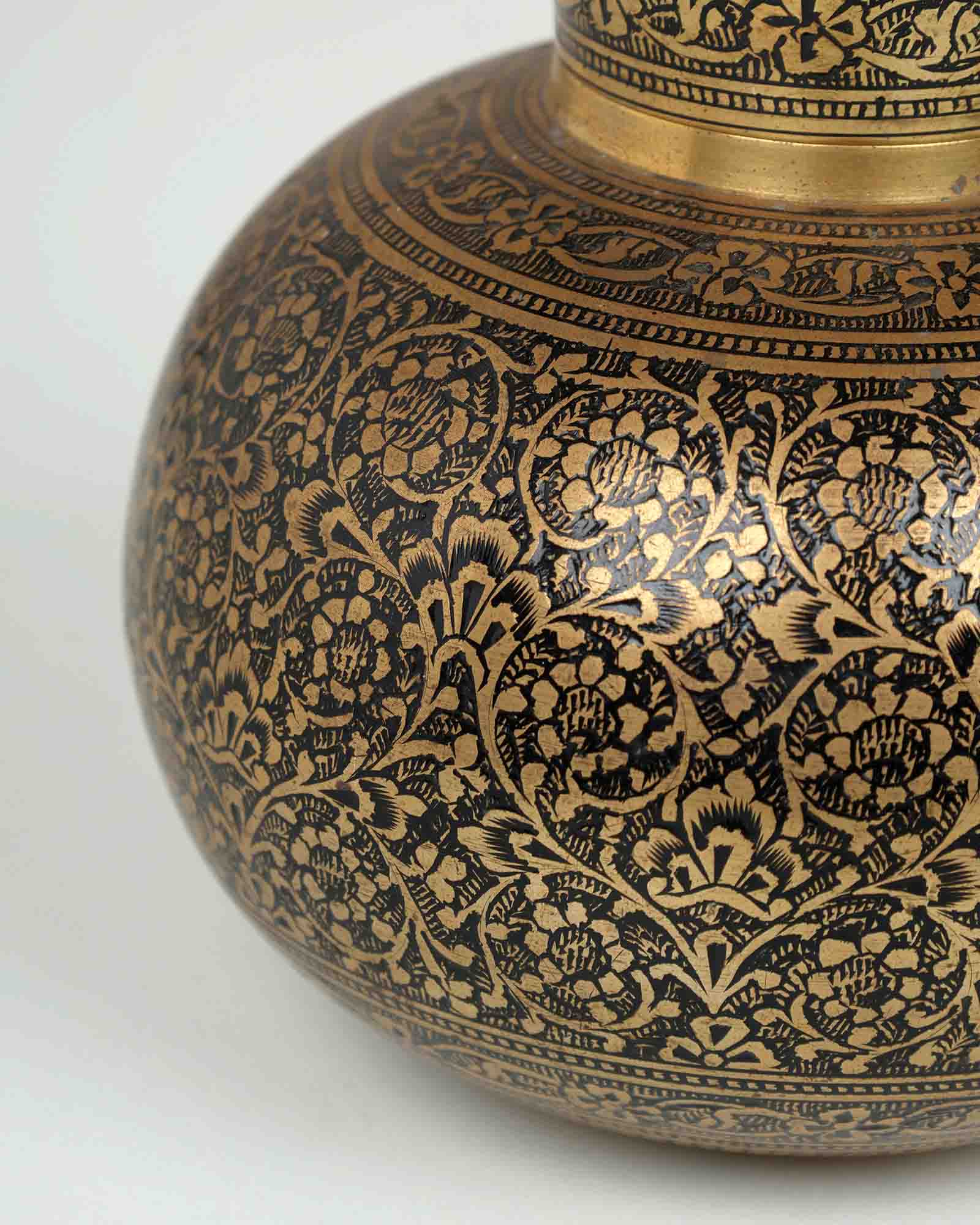 Mehar Vase By Dilshad Hussain