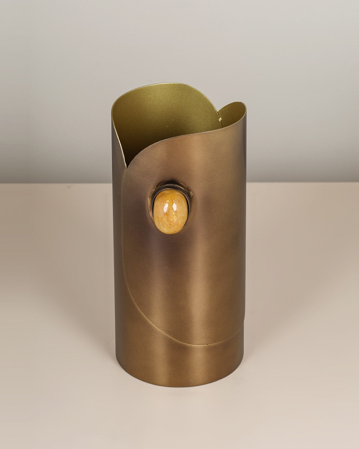 Renn Table Top Vase – modern decorative table vase for home décor, table styling, and floral arrangements.