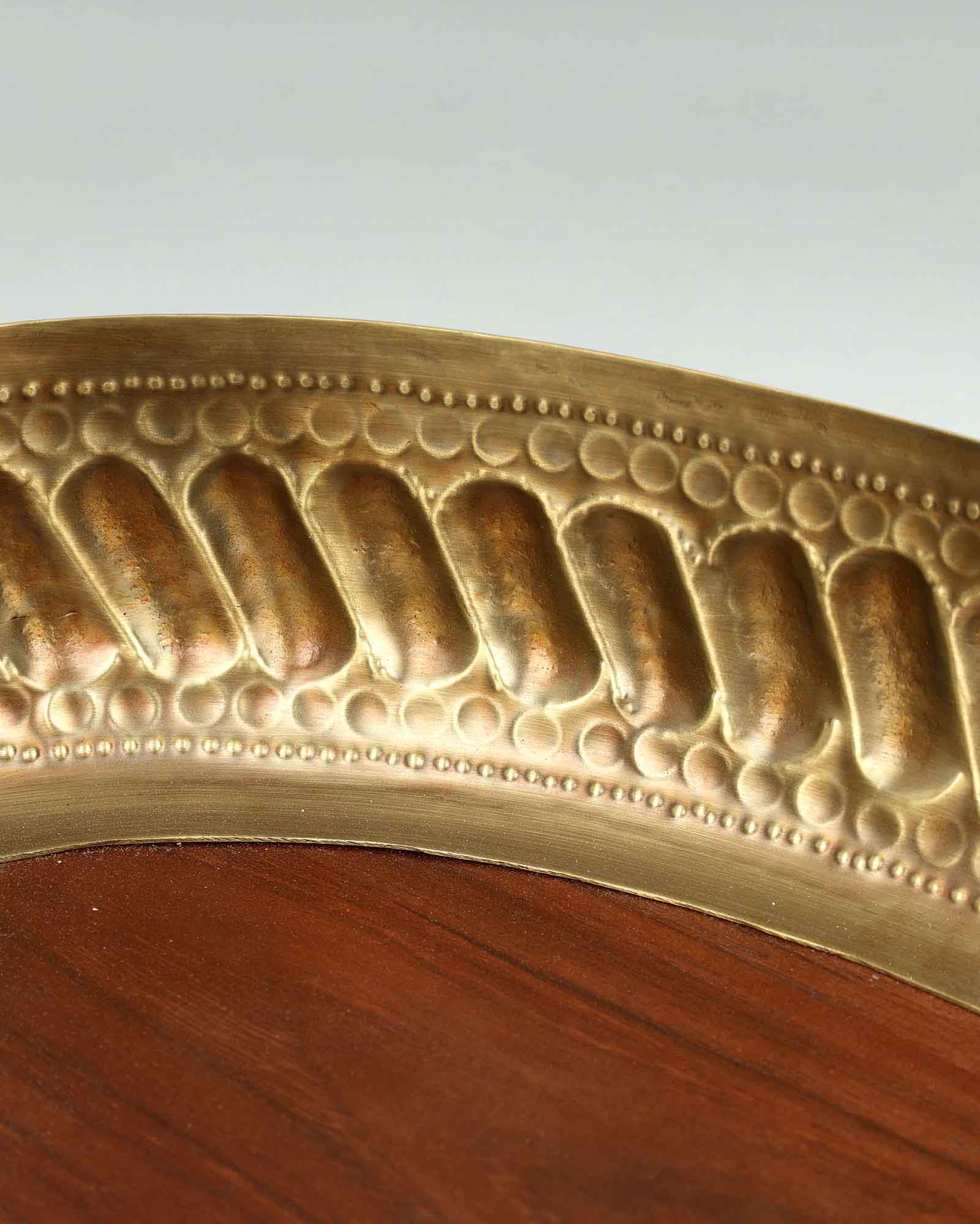 Selva Oval Tray – luxury decorative oval tray for serving and modern home décor.