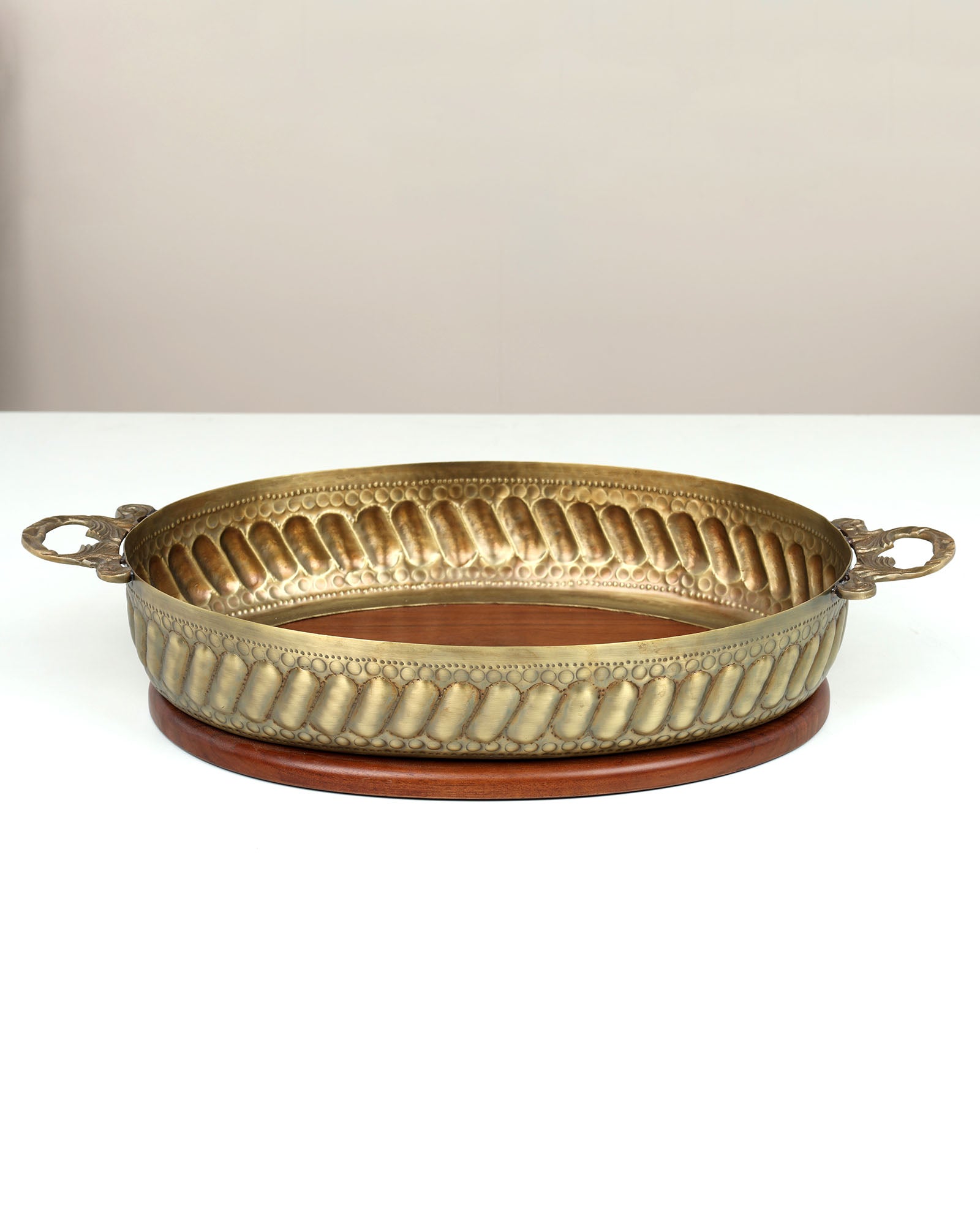 Selva Oval Tray – luxury decorative oval tray for serving and modern home décor.