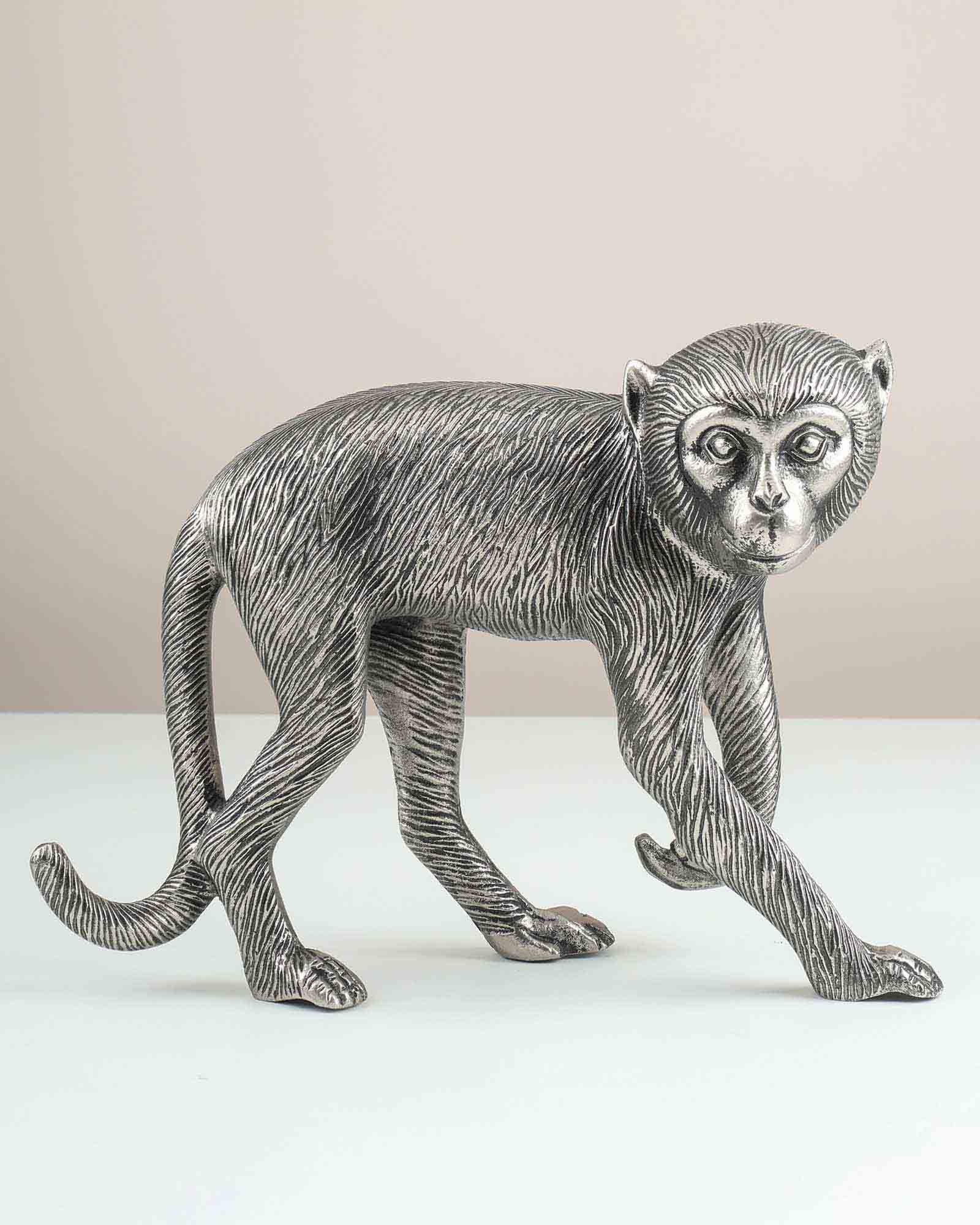 Mono Ant. Silver Table Decor