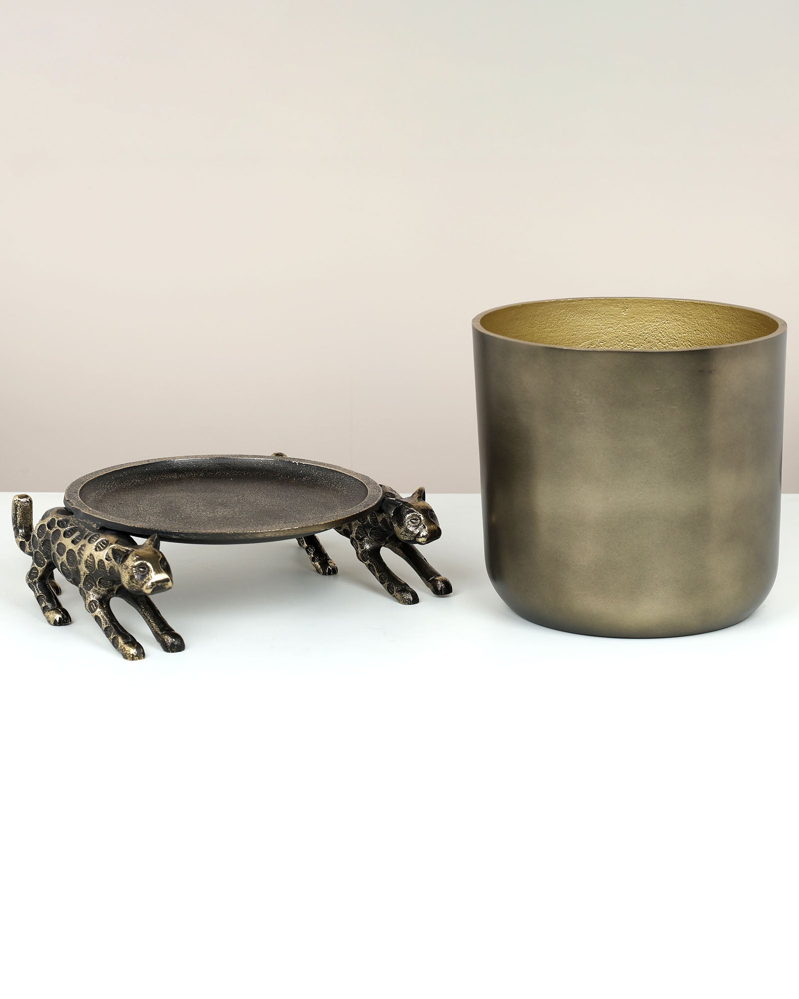 Leticia Panther Table Top Planter