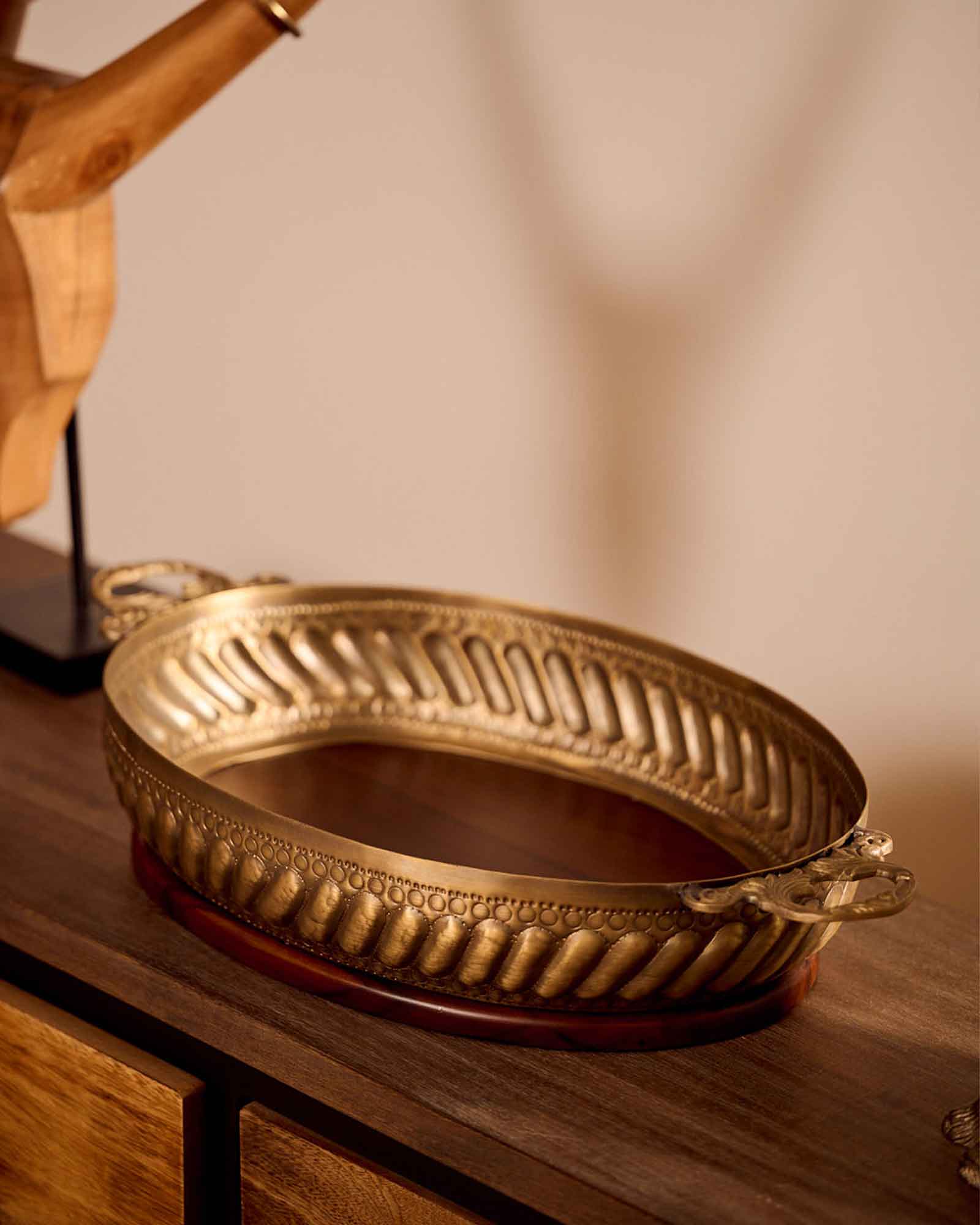 Selva Oval Tray – luxury decorative oval tray for serving and modern home décor.