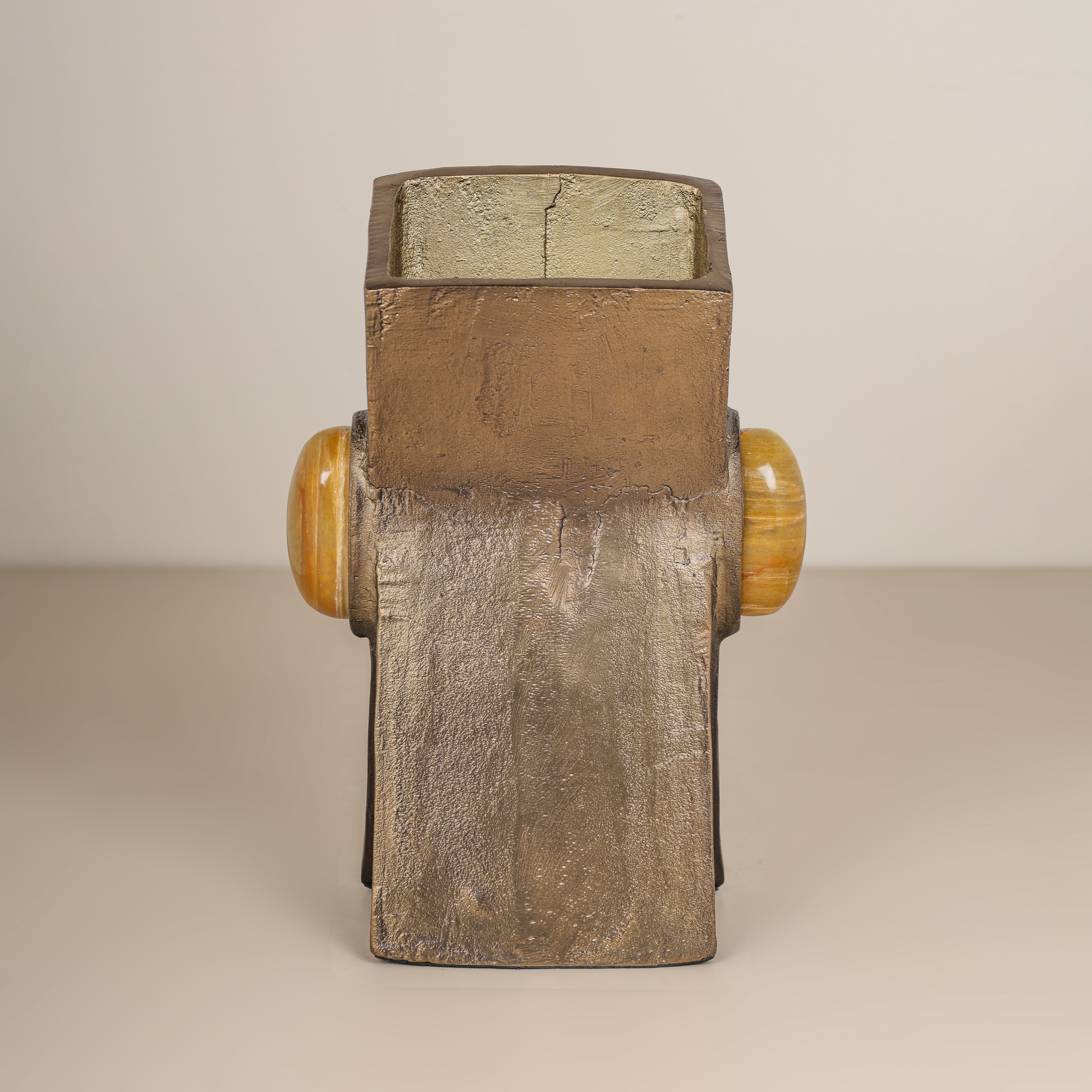 Kyros Table Top Vase