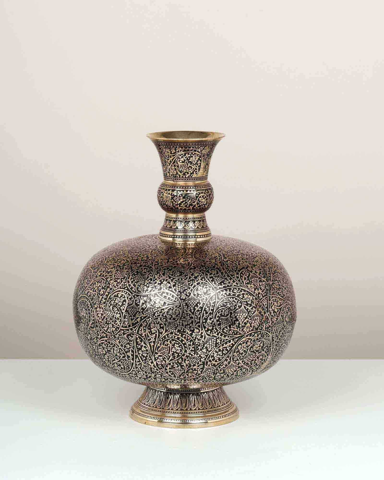 Gulzar Vase By Dilshad Hussain