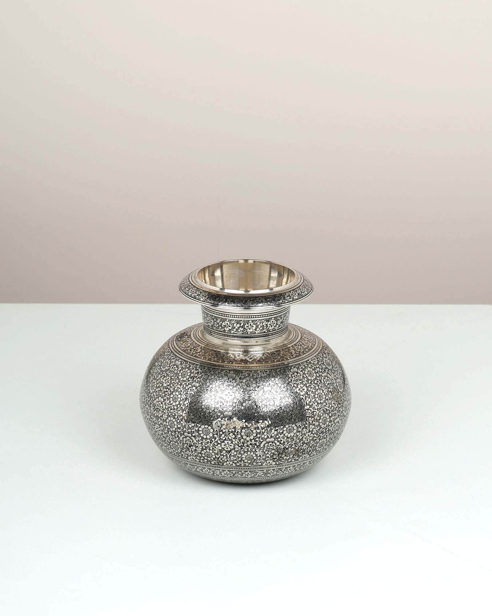 Tvesh Vase By Dilshad Hussain