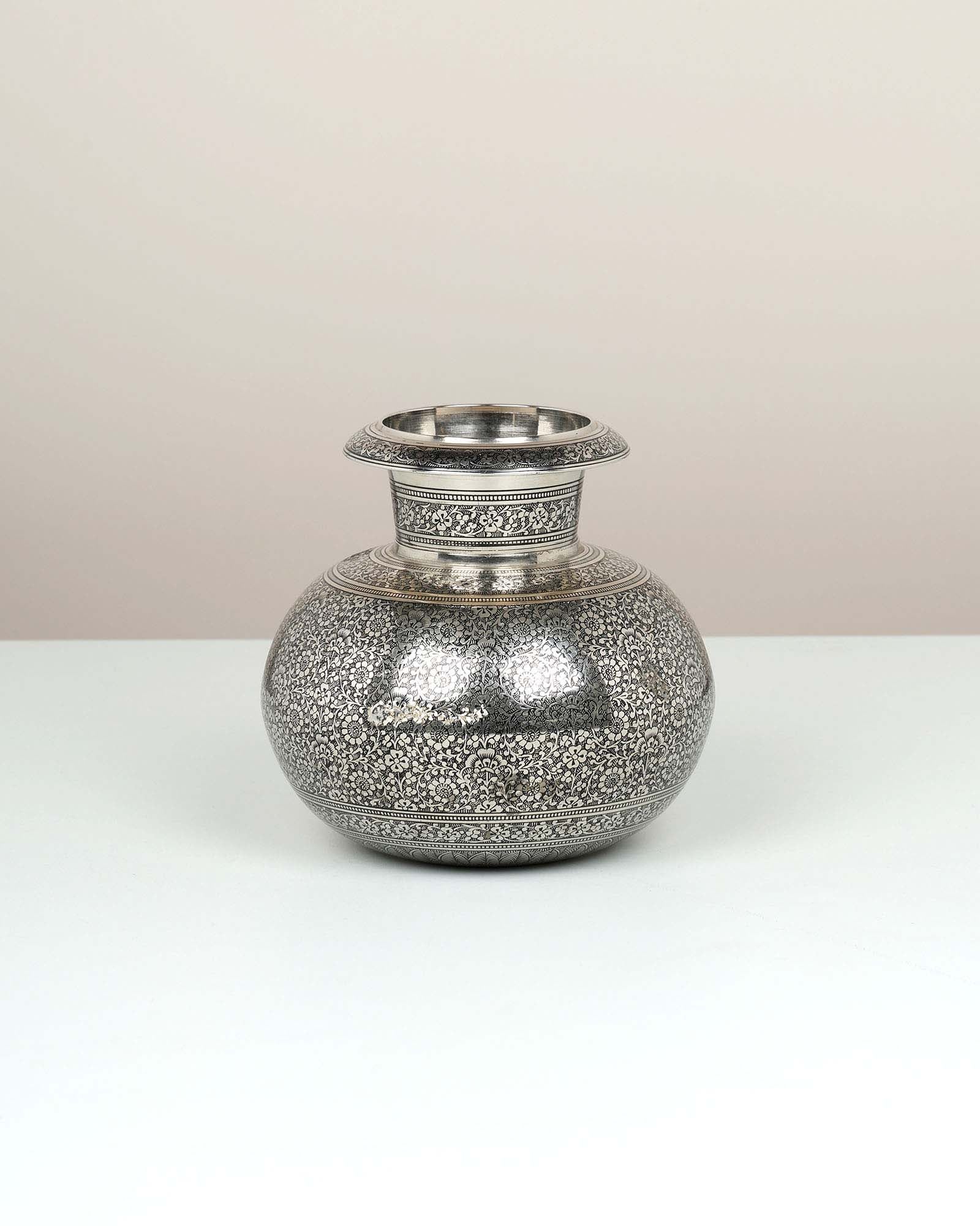 Vana Vase By Dilshad Hussain