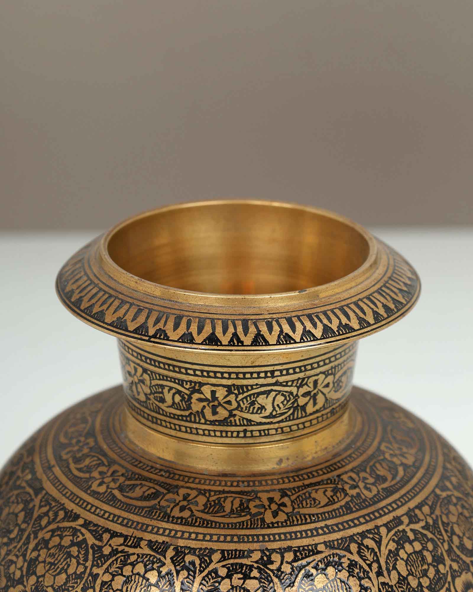 Mehar Vase By Dilshad Hussain