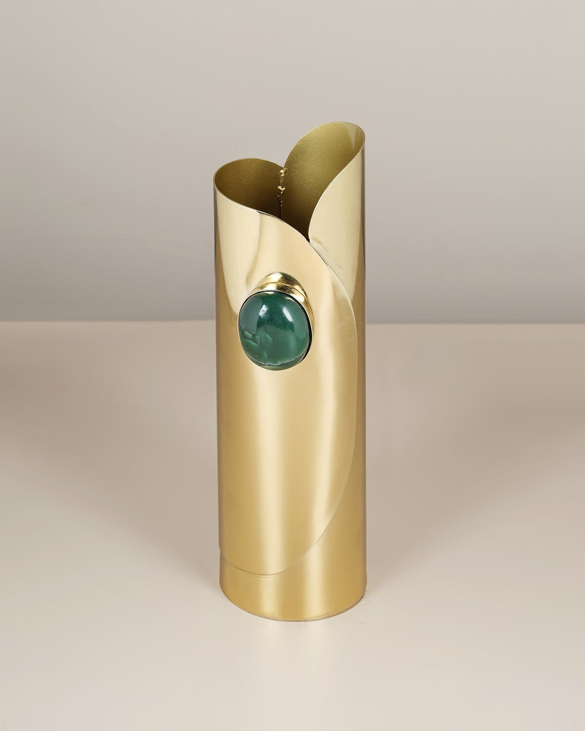 Sorin Table Top Vase – modern decorative table vase for home décor, table styling, and flower arrangements.