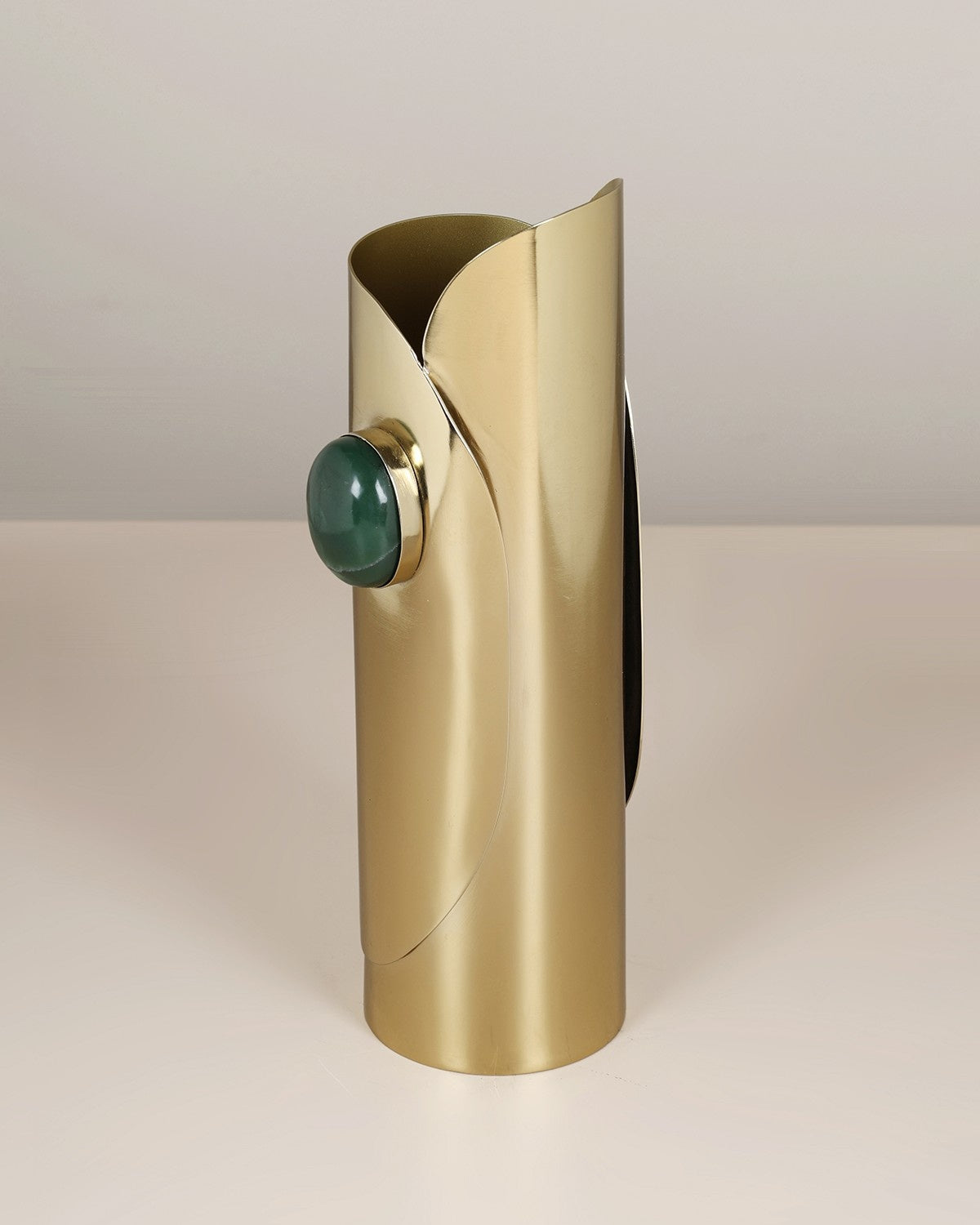 Sorin Table Top Vase – modern decorative table vase for home décor, table styling, and flower arrangements.