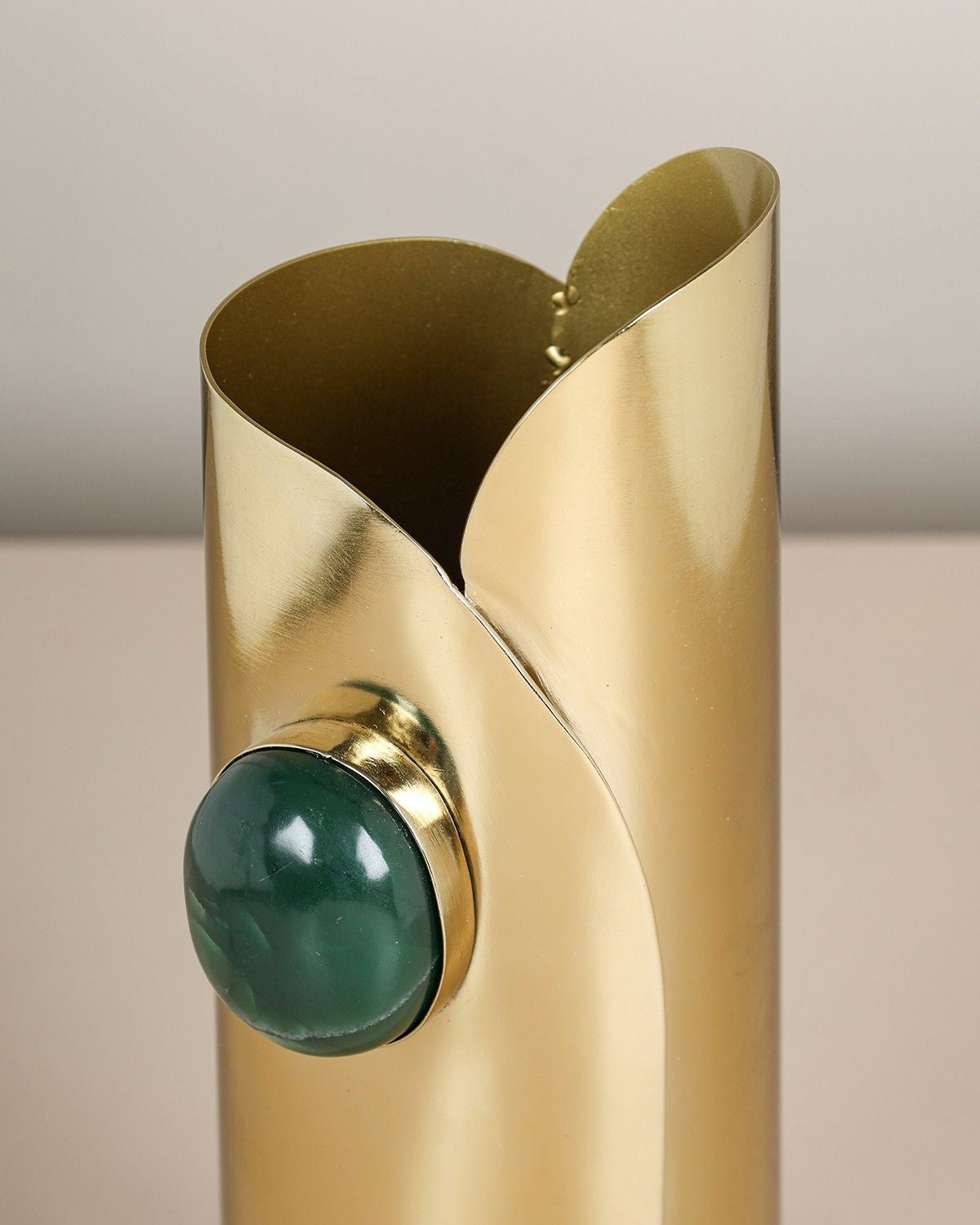 Sorin Table Top Vase – modern decorative table vase for home décor, table styling, and flower arrangements.