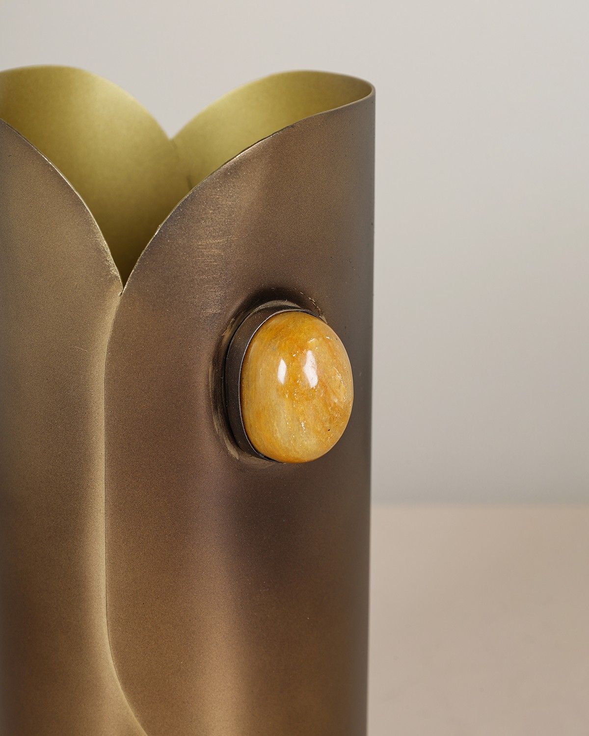 Renn Table Top Vase – modern decorative table vase for home décor, table styling, and floral arrangements.