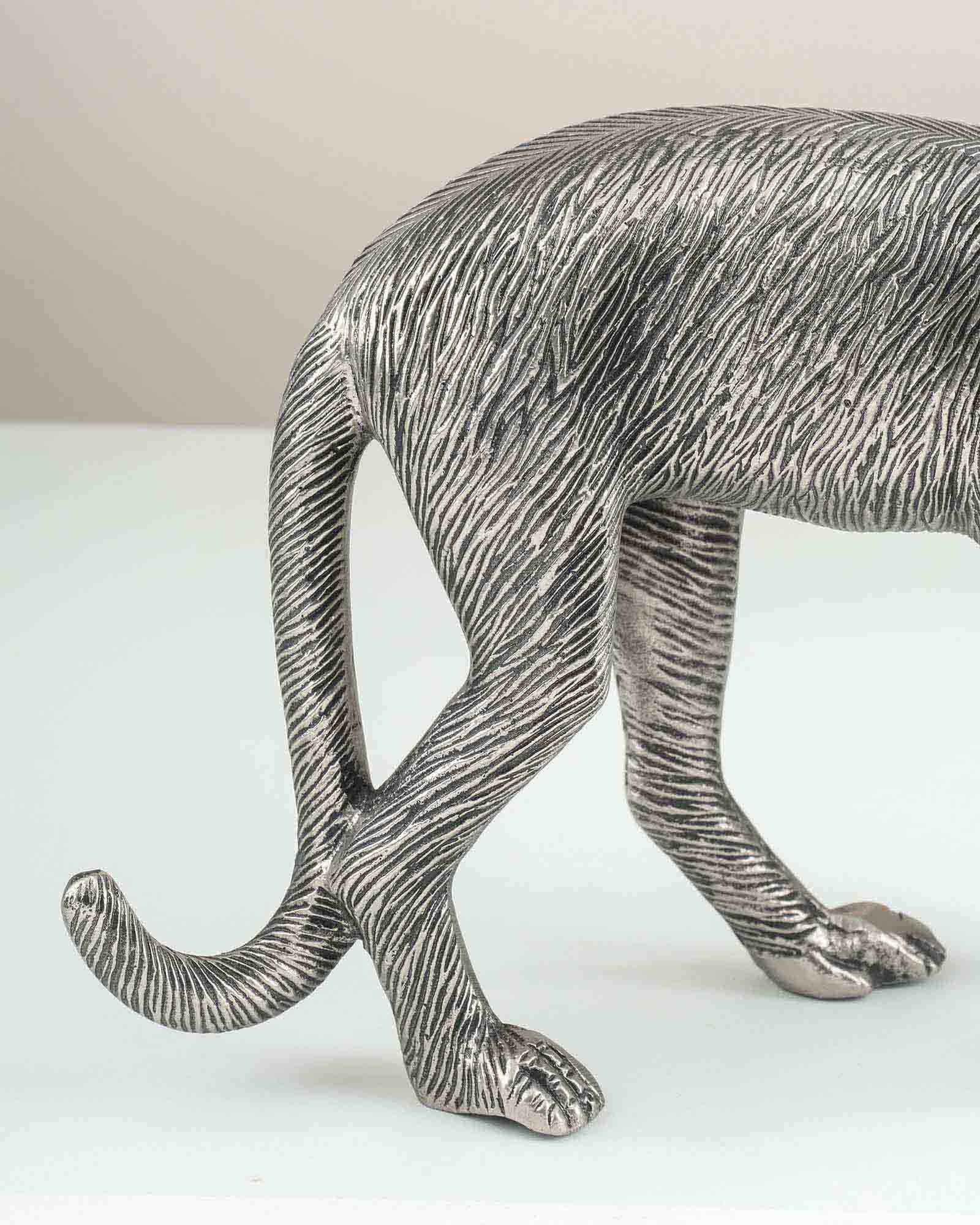 Mono Ant. Silver Table Decor