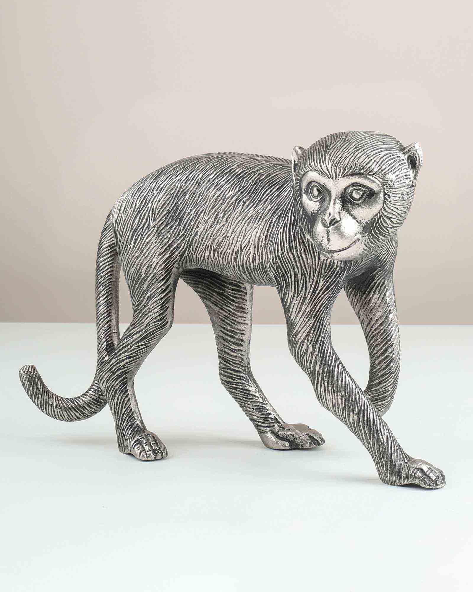 Mono Ant. Silver Table Decor